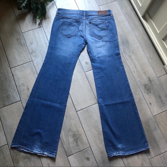 H&M y2k fit flary- low rise, exaggerated flared leg blue jeans. Size 30 x 32 - Picture 4 of 9